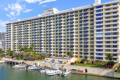 Copropriété à louer à Miami Beach, Floride: 2 chambres, 154.22 m2 № 1890559 - photo 3