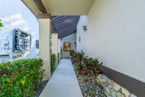 Casa en venta en Coconut Creek, Florida, 3 dormitorios, 174.28 m2 № 2361968 - foto 2