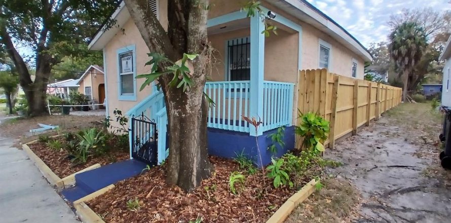 House in Tampa, Florida 2 bedrooms, 62.24 sq.m. № 1841720