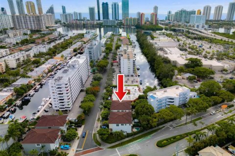 Touwnhouse à vendre à North Miami Beach, Floride: 3 chambres, 209.22 m2 № 1928651 - photo 2