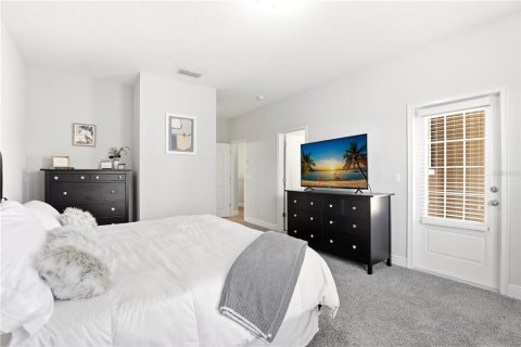 Townhouse in Winter Garden, Florida 4 bedrooms, 188.96 sq.m. № 2096840 - photo 1