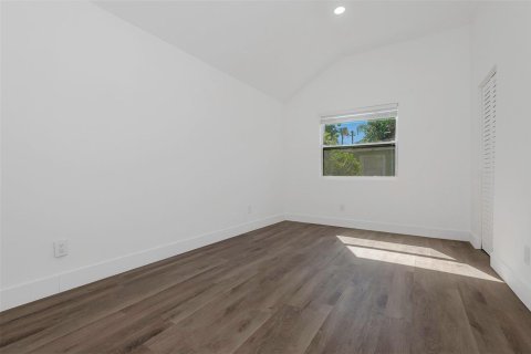 Commercial property in Dania Beach, Florida 451.51 sq.m. № 2082588 - photo 22
