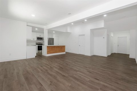 Commercial property in Dania Beach, Florida 451.51 sq.m. № 2082588 - photo 17