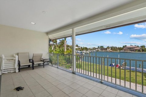 House in Sarasota, Florida 4 bedrooms, 374.77 sq.m. № 2099213 - photo 22