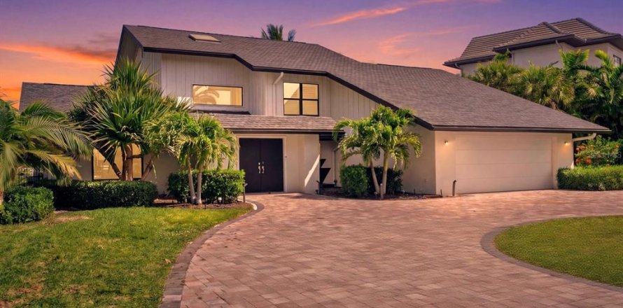 House in Sarasota, Florida 4 bedrooms, 374.77 sq.m. № 2099213