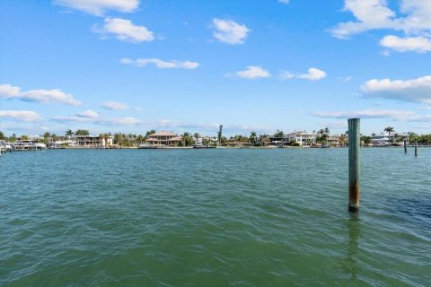 House in Sarasota, Florida 4 bedrooms, 374.77 sq.m. № 2099213 - photo 29