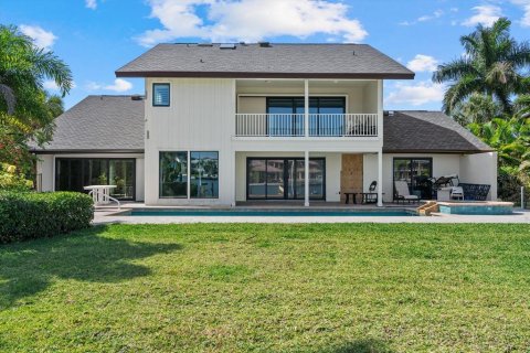 House in Sarasota, Florida 4 bedrooms, 374.77 sq.m. № 2099213 - photo 27