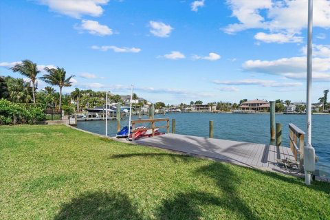 House in Sarasota, Florida 4 bedrooms, 374.77 sq.m. № 2099213 - photo 28