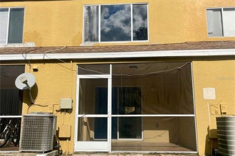 Townhouse in Wesley Chapel, Florida 2 bedrooms, 110 sq.m. № 2225077 - photo 17