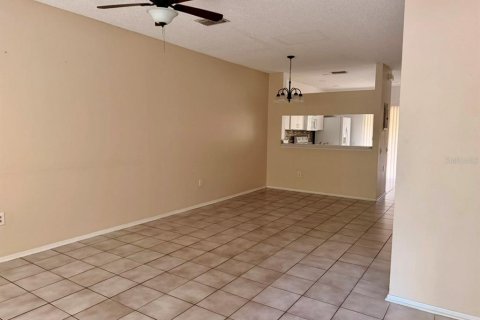 Townhouse in Wesley Chapel, Florida 2 bedrooms, 110 sq.m. № 2225077 - photo 4