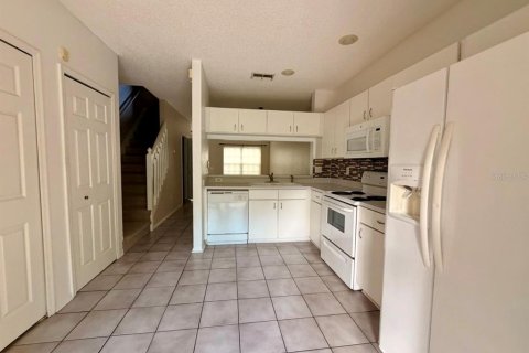 Townhouse in Wesley Chapel, Florida 2 bedrooms, 110 sq.m. № 2225077 - photo 5