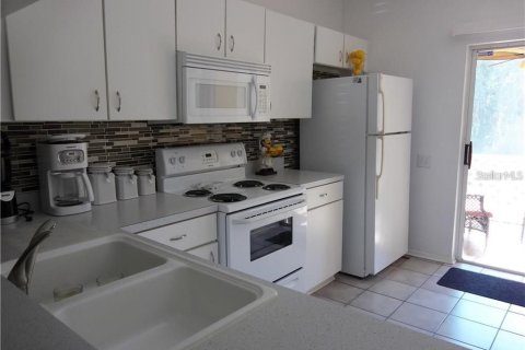Townhouse in Wesley Chapel, Florida 2 bedrooms, 110 sq.m. № 2225077 - photo 6
