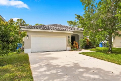 Villa ou maison à vendre à Coconut Creek, Floride: 3 chambres, 167.22 m2 № 2431413 - photo 2