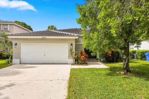 Villa ou maison à Coconut Creek, Floride 3 chambres, 167.22 m2 № 2431413