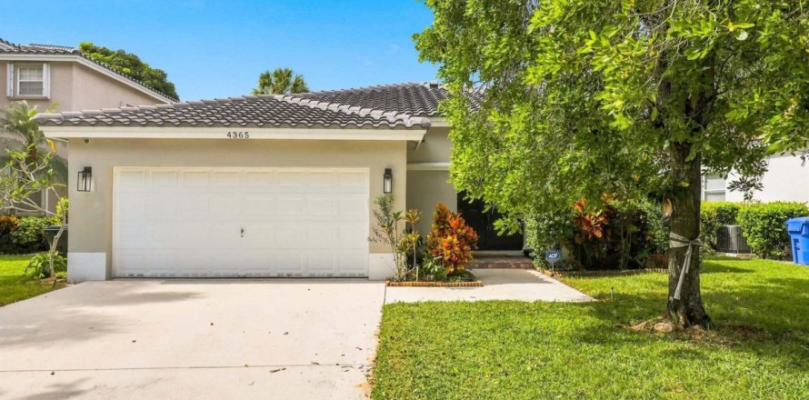Villa ou maison à Coconut Creek, Floride 3 chambres, 167.22 m2 № 2431413