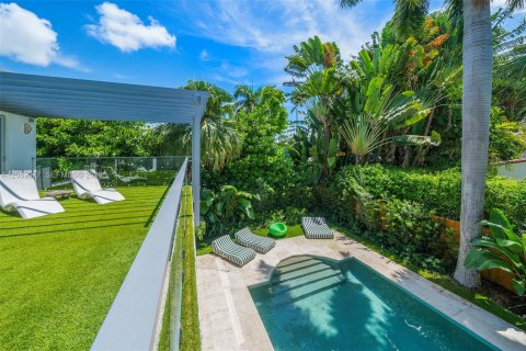 Villa ou maison à vendre à Miami Beach, Floride: 5 chambres, 337.05 m2 № 2365659 - photo 30