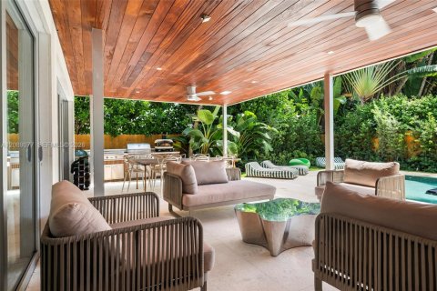 Villa ou maison à vendre à Miami Beach, Floride: 5 chambres, 337.05 m2 № 2365659 - photo 16