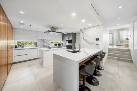 Villa ou maison à vendre à Miami Beach, Floride: 5 chambres, 337.05 m2 № 2365659 - photo 9