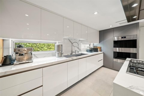Villa ou maison à vendre à Miami Beach, Floride: 5 chambres, 337.05 m2 № 2365659 - photo 11