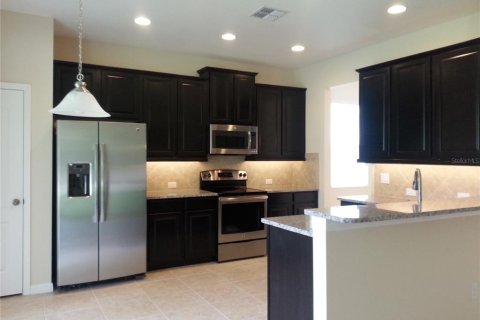 Villa ou maison à louer à Orlando, Floride: 4 chambres, 215.9 m2 № 2398892 - photo 2