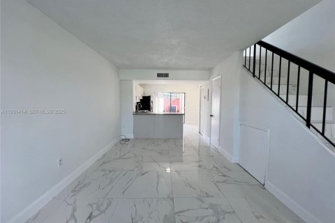 Adosado en alquiler en Miami, Florida, 3 dormitorios, 91.69 m2 № 1990105 - foto 4