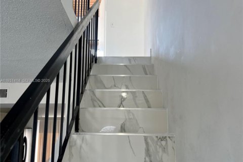 Adosado en alquiler en Miami, Florida, 3 dormitorios, 91.69 m2 № 1990105 - foto 5