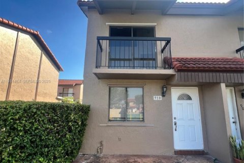 Adosado en alquiler en Miami, Florida, 3 dormitorios, 91.69 m2 № 1990105 - foto 1