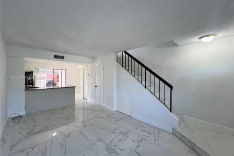 Adosado en alquiler en Miami, Florida, 3 dormitorios, 91.69 m2 № 1990105 - foto 2
