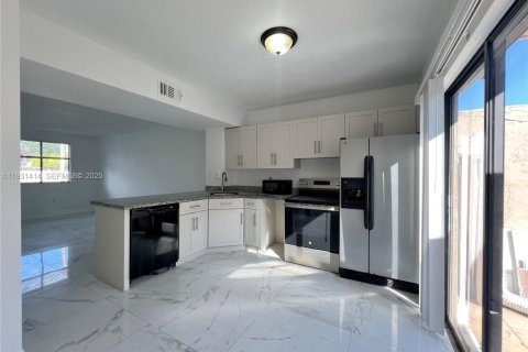 Adosado en alquiler en Miami, Florida, 3 dormitorios, 91.69 m2 № 1990105 - foto 3