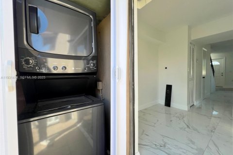 Adosado en alquiler en Miami, Florida, 3 dormitorios, 91.69 m2 № 1990105 - foto 17