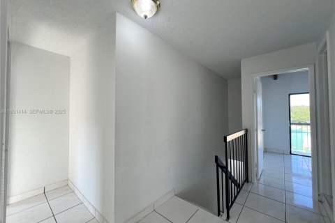 Adosado en alquiler en Miami, Florida, 3 dormitorios, 91.69 m2 № 1990105 - foto 6