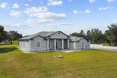 House in Wesley Chapel, Florida 3 bedrooms, 332.4 sq.m. № 1866754 - photo 2