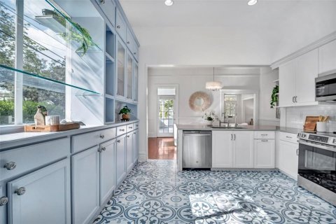 Villa ou maison à vendre à Tampa, Floride: 2 chambres, 144.37 m2 № 2431086 - photo 8