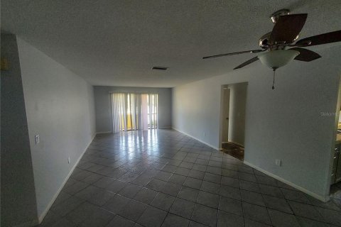 Condo in Ocala, Florida, 2 bedrooms № 2099388 - photo 3
