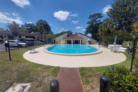 Condo in Ocala, Florida, 2 bedrooms № 2099388 - photo 2