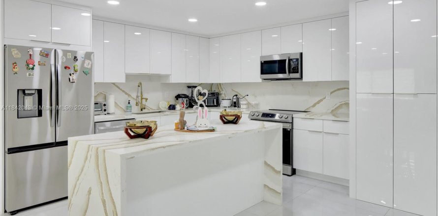 Touwnhouse à Miami, Floride 2 chambres, 115.2 m2 № 1834386