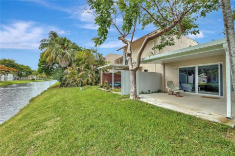 Touwnhouse à vendre à Miami, Floride: 2 chambres, 115.2 m2 № 1834386 - photo 15