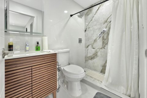 Touwnhouse à vendre à Miami, Floride: 2 chambres, 115.2 m2 № 1834386 - photo 9