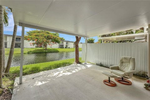 Touwnhouse à vendre à Miami, Floride: 2 chambres, 115.2 m2 № 1834386 - photo 10