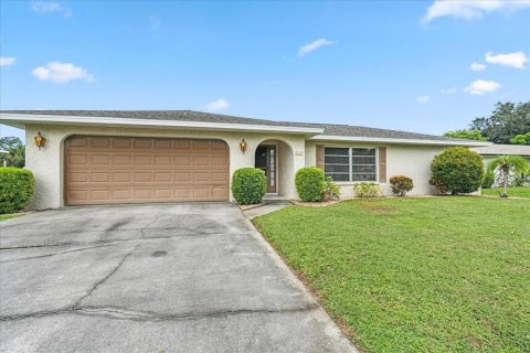 House in Port Charlotte, Florida 2 bedrooms, 129.69 sq.m. № 1836912 - photo 3