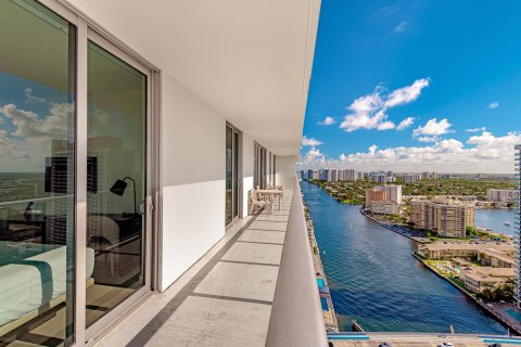 Condo in Hollywood, Florida, 3 bedrooms № 2370110 - photo 3