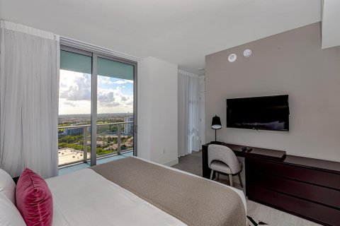 Condo in Hollywood, Florida, 3 bedrooms № 2370110 - photo 10