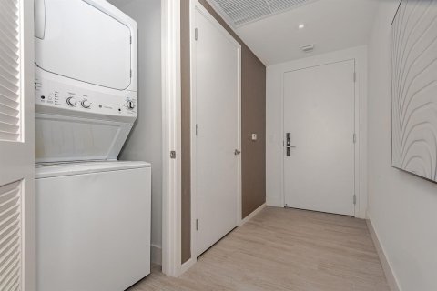 Condo in Hollywood, Florida, 3 bedrooms № 2370110 - photo 17
