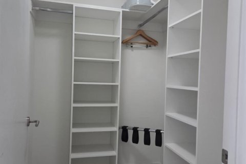 Condo in Hollywood, Florida, 3 bedrooms № 2370110 - photo 14