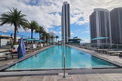 Condo in Hollywood, Florida, 3 bedrooms № 2370110 - photo 23
