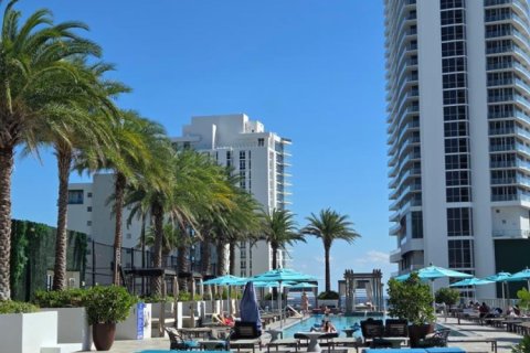 Condo in Hollywood, Florida, 3 bedrooms № 2370110 - photo 22