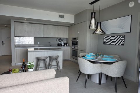 Condo in Hollywood, Florida, 3 bedrooms № 2370110 - photo 16