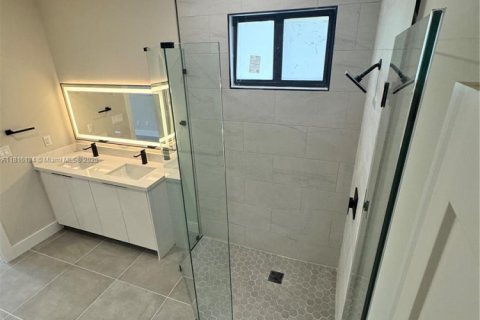 House in Lehigh Acres, Florida 3 bedrooms № 2013292 - photo 7