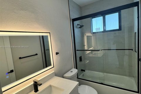 House in Lehigh Acres, Florida 3 bedrooms № 2013292 - photo 9