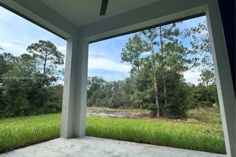 House in Lehigh Acres, Florida 3 bedrooms № 2013292 - photo 11